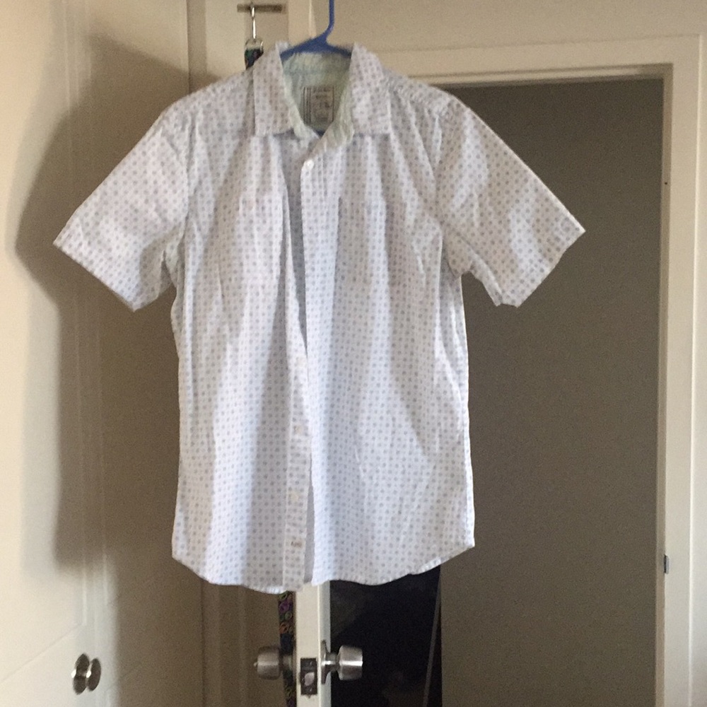 Shirt sleeve button up